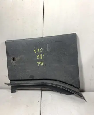 Volvo V70 Fuse box cover 3120025