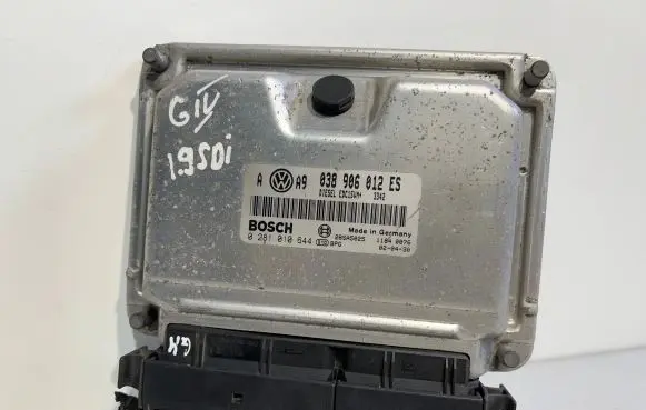 Volkswagen Golf IV Engine control unit/module 038906012ES 28SA5025 0281010644