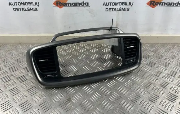 KIA Sorento Radio/GPS head unit trim 84740C5910CP7