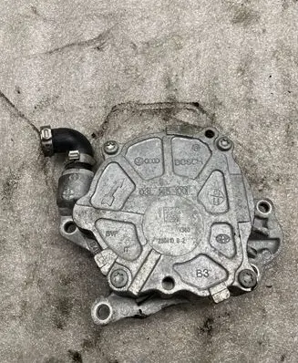 Volkswagen Golf VI Vacuum pump 03L145100