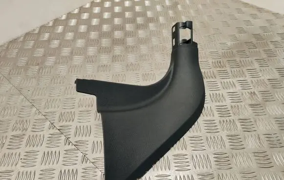 Foot area side trim