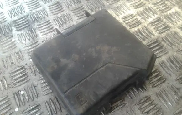 Renault Laguna III Fuse box cover 284C40001R