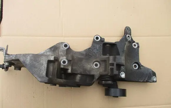 Volkswagen Golf VI Generator/alternator bracket 03L903143C