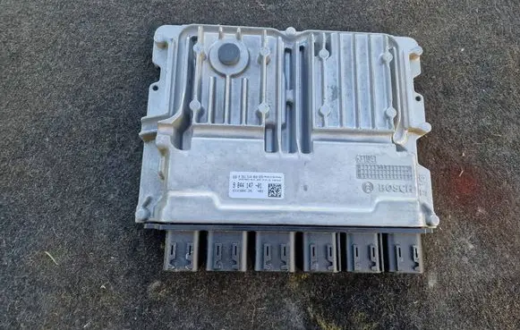 BMW 5 G30 G31 G38 Engine control unit/module 0261S100UX 031016846 9844147