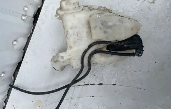 Citroen C3 Windshield washer fluid reservoir/tank 9683988680