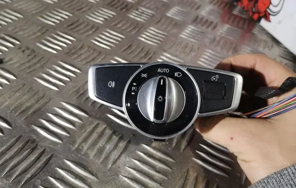 Mercedes-Benz C W205 Light switch A2059057007 10128761