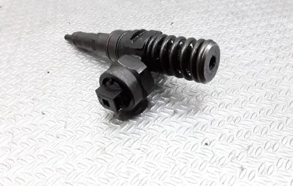 Audi A4 S4 B5 8D Fuel injector 038130073H