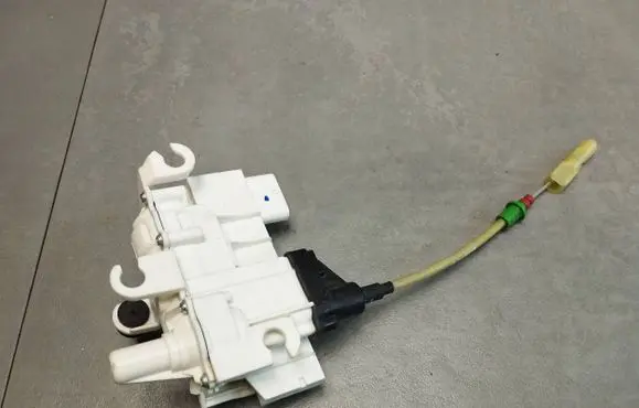 BMW 7 G11 G12 Front door soft close latching motor 7368449