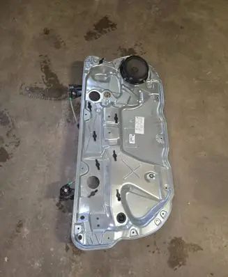 Volkswagen Polo IV 9N3 Front door electric window regulator 6Q3837755