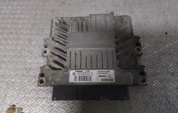 Renault Modus Engine control unit/module S122326107A 8200542288