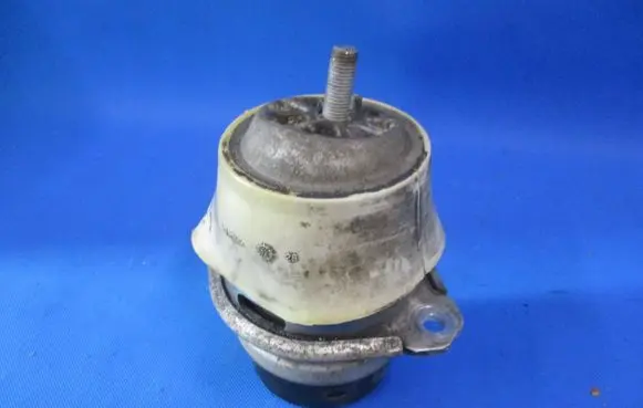 Engine mount bracket