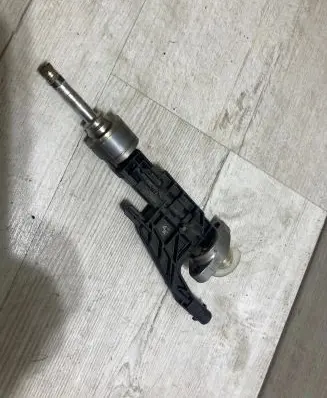 Mini One - Cooper F56 F55 Fuel injector 8656548