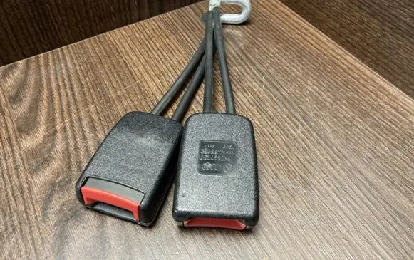 Volkswagen Polo III 6N 6N2 6NF Rear seatbelt buckle 6N0857739