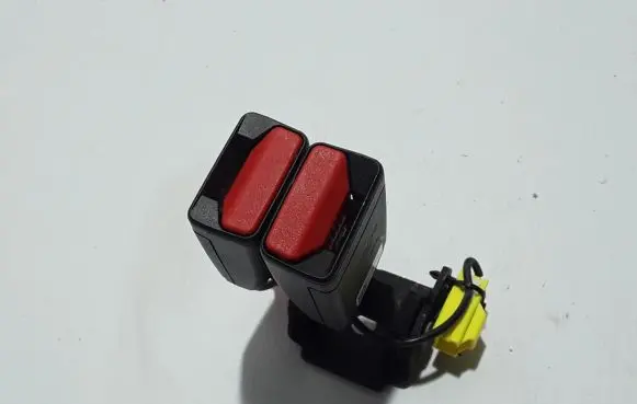 Volvo C40 Rear seatbelt buckle 32239266