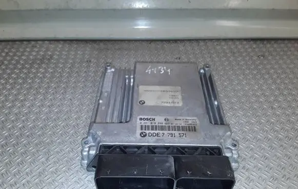 BMW 7 E65 E66 Engine control unit/module 0281010898 7791571