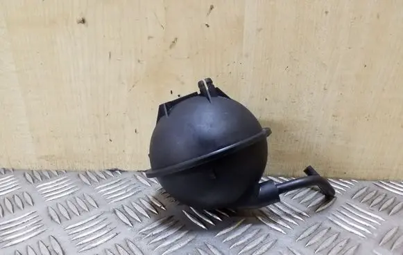 Vacuum air tank