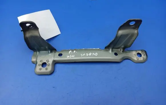 Mercedes-Benz E W211 Fender mounting bracket