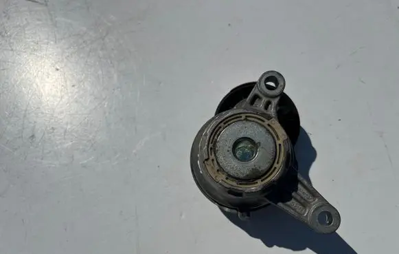 Volkswagen PASSAT B8 Generator/alternator belt tensioner 04L903315