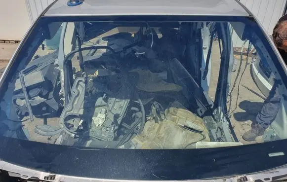 Dodge Journey Front windscreen/windshield window 