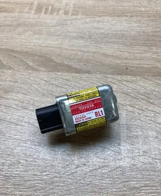 Toyota Prius (XW20) Airbag deployment crash/impact sensor 8986047040 1879000892