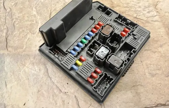 Nissan Qashqai Fuse module 284B7JD02A