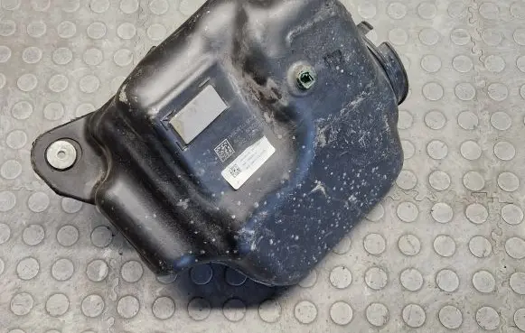BMW X5 F15 AdBlue liquid reservoir 7295653