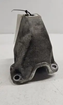Gearbox mounting bracket