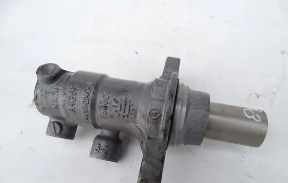 Ford Focus Master brake cylinder AV612140J