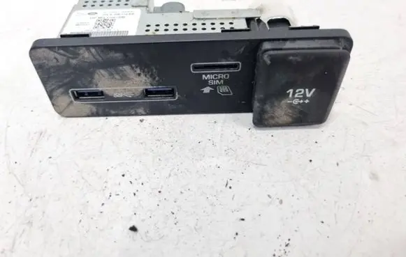 Land Rover Range Rover Evoque L551 USB socket connector JPLA19E110BB JPLA-19E110-BB