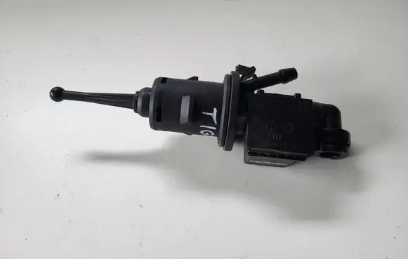 Volkswagen Tiguan Clutch slave cylinder 