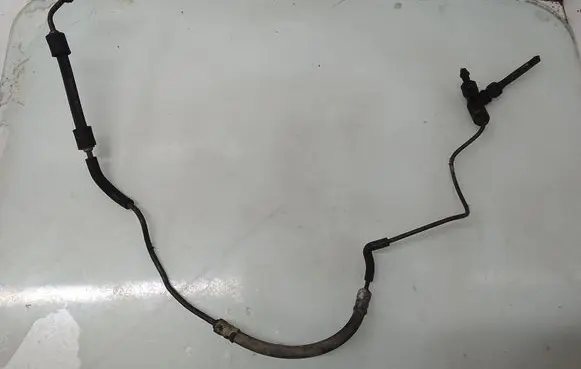 Volvo V70 Clutch pipe/line 