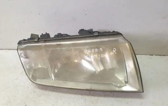 Skoda Fabia Mk1 (6Y) Headlight/headlamp 