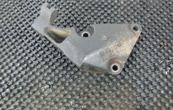 Opel Meriva A Engine mounting bracket