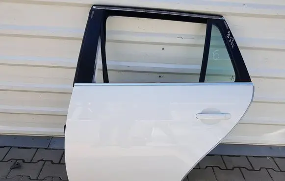 Volkswagen Golf VI Rear door