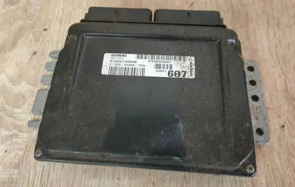 Volvo S40, V40 Engine control unit/module S108212003E P30882607