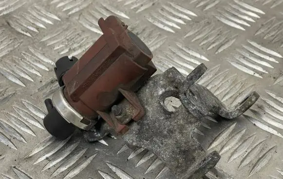 Volvo V50 Turbo solenoid valve 8650098380