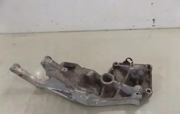 Citroen C3 Engine mounting bracket