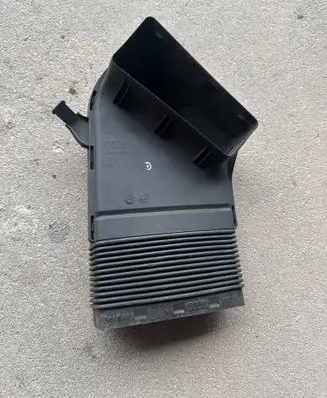 Audi A4 S4 B6 8E 8H Air intake duct part 8E0129617