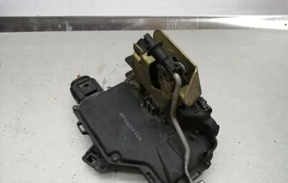 Audi A6 S6 C5 4B Front door lock 4B1837016B