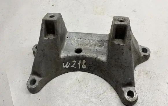 Mercedes-Benz CLS C218 X218 Gearbox mounting bracket A2112420340