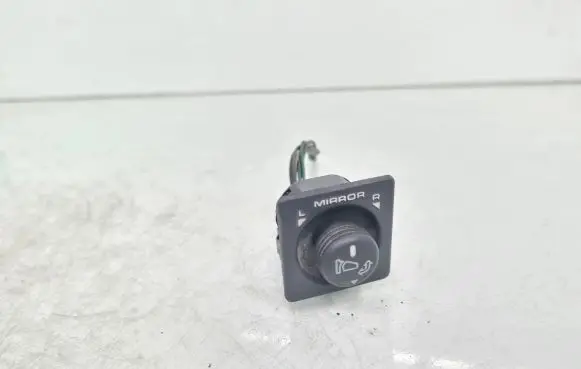 Land Rover Freelander Wing mirror switch YUH100270