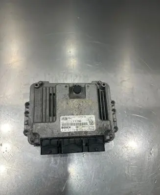 Mazda 3 I Engine control unit/module 6M6112A650BB 0281012530
