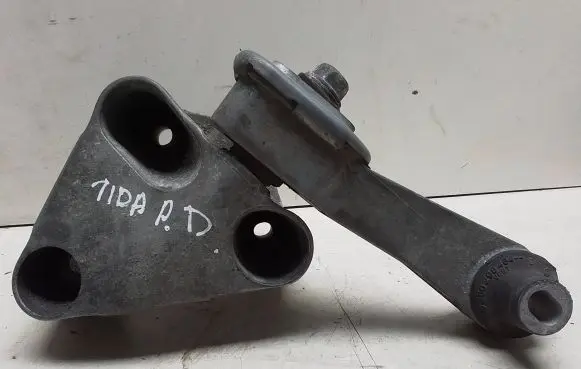 Nissan Tiida C11 Engine mount bracket 8200499925A