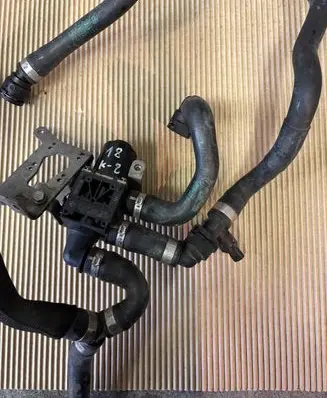 BMW 3 F30 F35 F31 Coolant heater control valve 8572508 1147412220