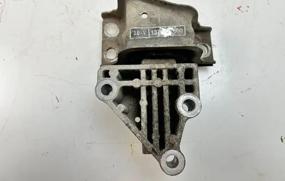 Peugeot Boxer Engine mount bracket
