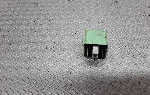 BMW 5 E39 Other relay 61368373700