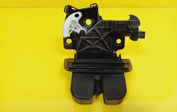 Audi A3 S3 8P Tailgate/trunk/boot lock/catch/latch 8P4827520