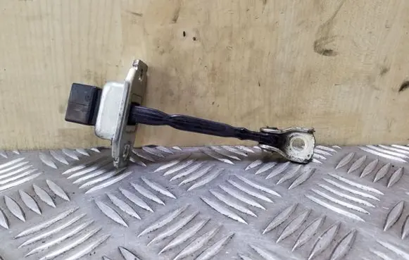Peugeot 4007 Rear door check strap stopper