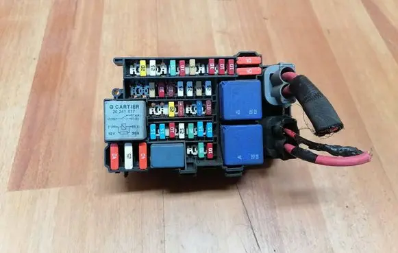 Renault Scenic III - Grand scenic III Fuse module 18013301