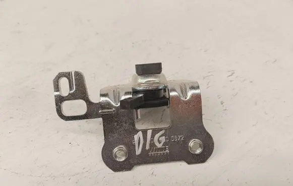 Mercedes-Benz C W204 Seat back rest lock catch A2049200572